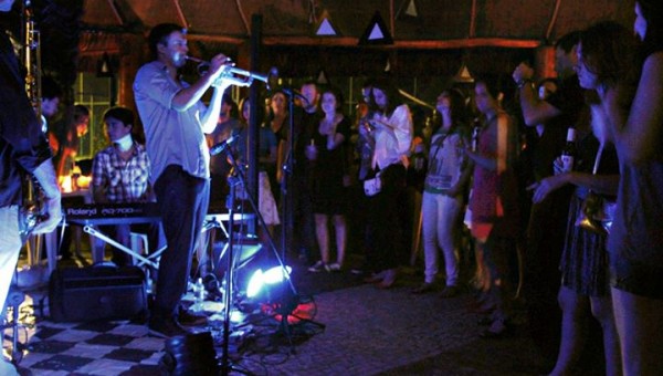 1001891_10151588106846849_889915667_n