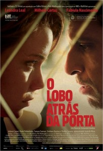 o-lobo-atras-da-porta